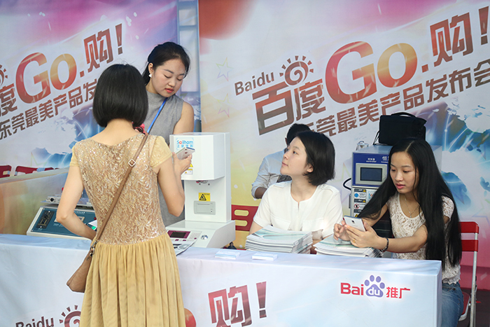 正航參展期間這位女士前來(lái)了解咨詢