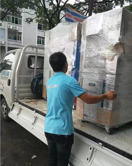 兩臺負(fù)70度恒溫恒濕試驗(yàn)箱裝車發(fā)貨
