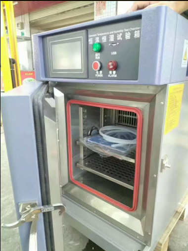 桌上型恒溫恒濕實驗箱內(nèi)部空間展示圖片